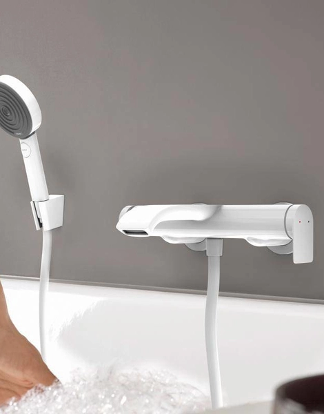 Смеситель Hansgrohe Vivenis для ванны с душем, матовый белый (75420700)